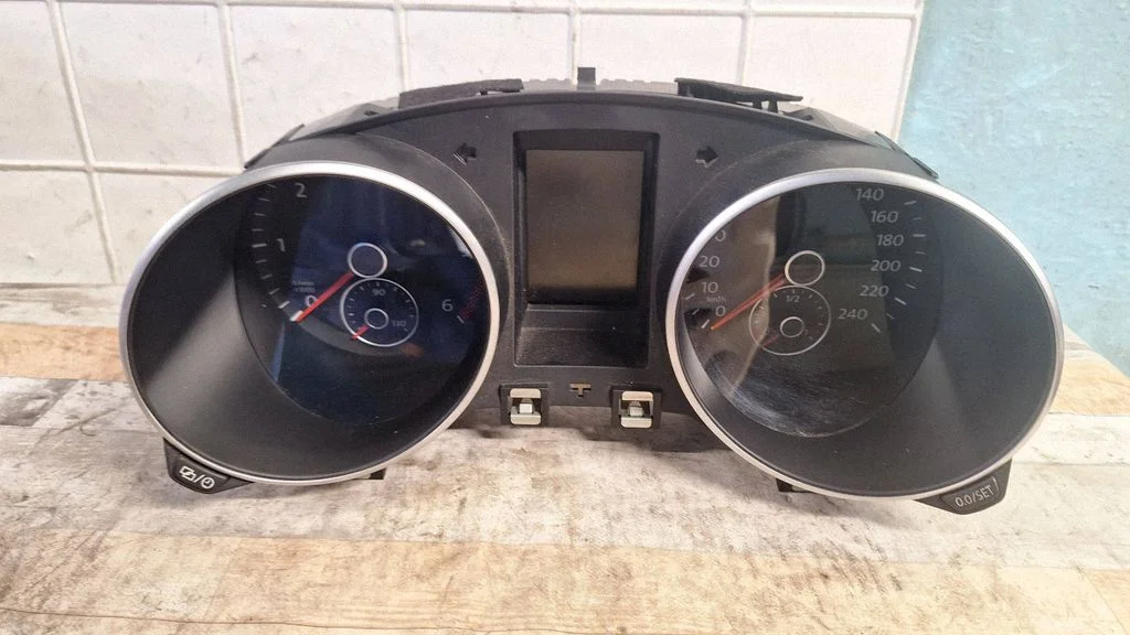 Speedometer (instrument cluster) 5K0920873A