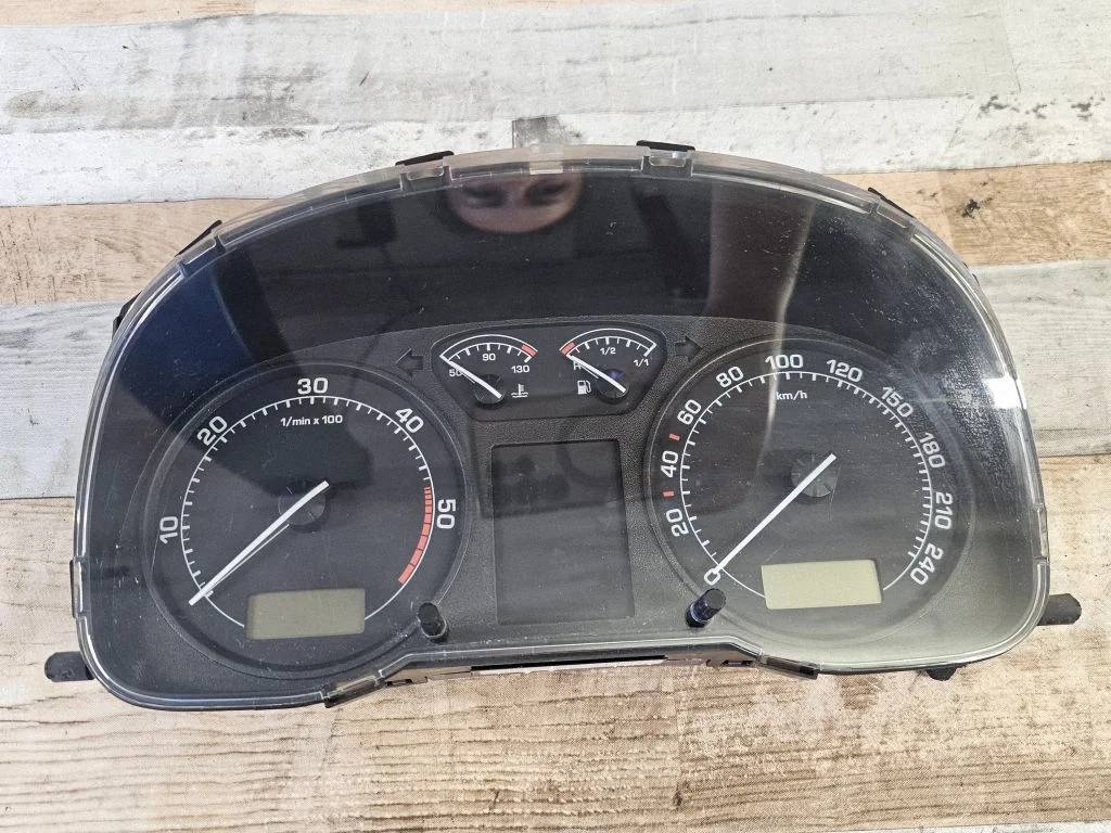 Speedometer (instrument cluster) 1U0920811J
