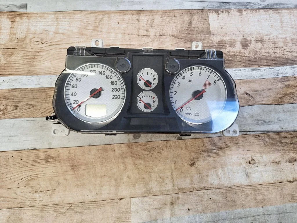 Speedometer (instrument cluster) – Mitsubishi Outlander (2001-2007)