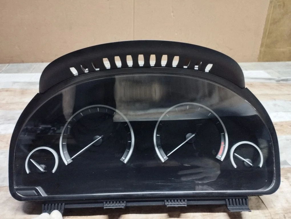 Spidomeeter (näidikuplokk) – BMW 7-seeria F01 F02 F03 F04 (2008-2016)