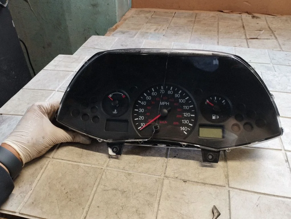 Speedometer (instrument cluster) – Ford Focus C-MAX (2003-2010)