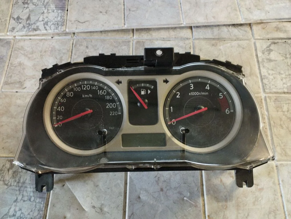 Speedometer (instrument cluster) 9U30D