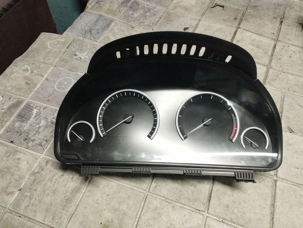 Spidomeeter (näidikuplokk) – BMW 7-seeria F01 F02 F03 F04 (2008-2016)