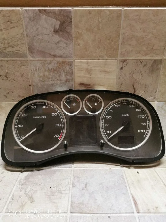 Speedometer (instrument cluster) – Peugeot 307 (2001-2005)