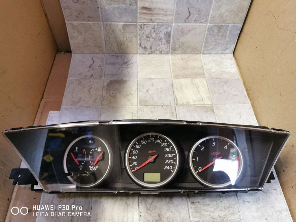 Speedometer (instrument cluster) AV6192528122