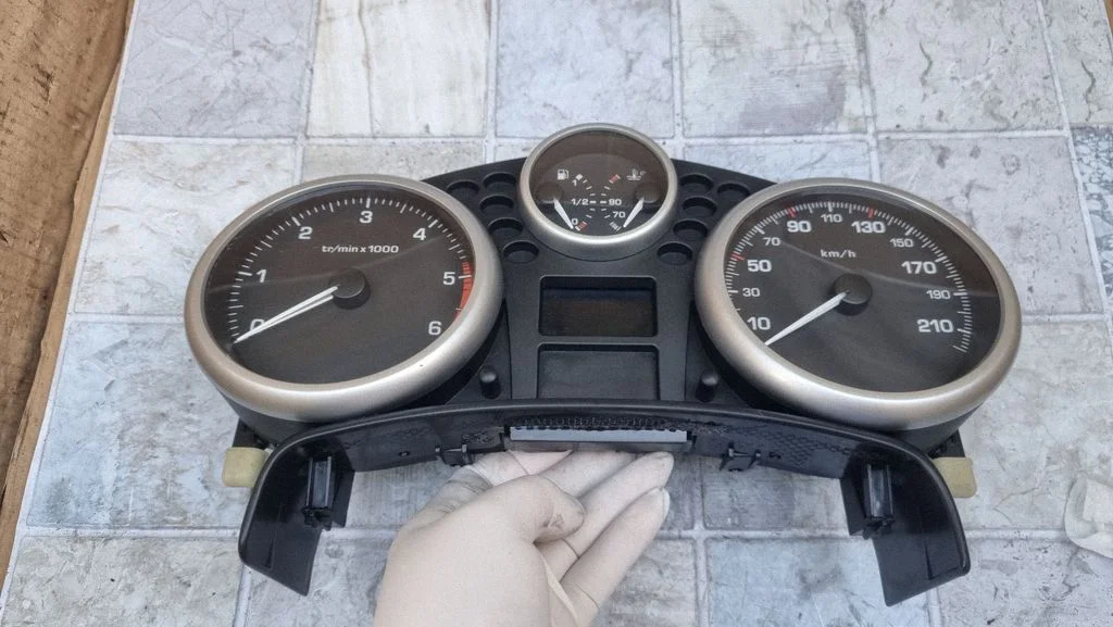 Speedometer (instrument cluster) – Peugeot 207 CC (2007-2014)