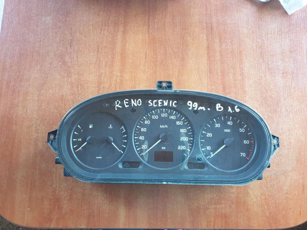 Speedometer (instrument cluster) 215781612