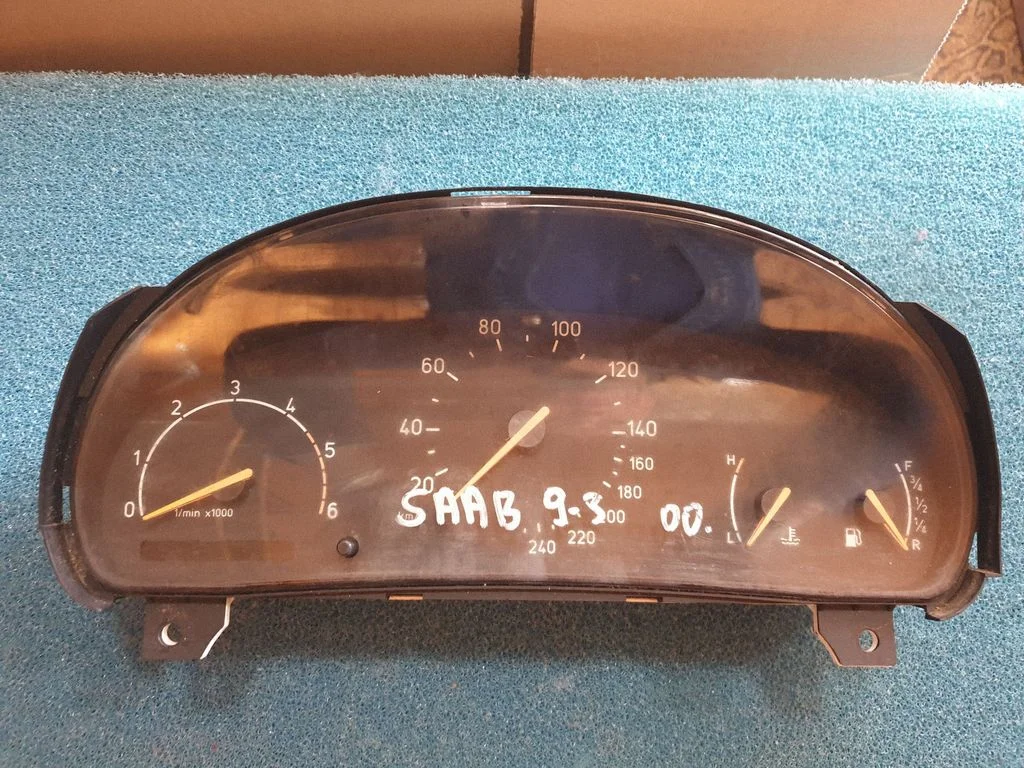 Spidometrs (instrumentu panelis) – Saab 9-3 Ver1 (1998-2005)
