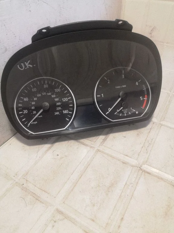 Spidometrs (instrumentu panelis) – BMW 1. sērija E81 E87 (2004-2011)