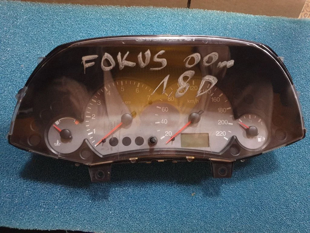 Speedometer (instrument cluster) – Ford Focus C-MAX (2003-2010)