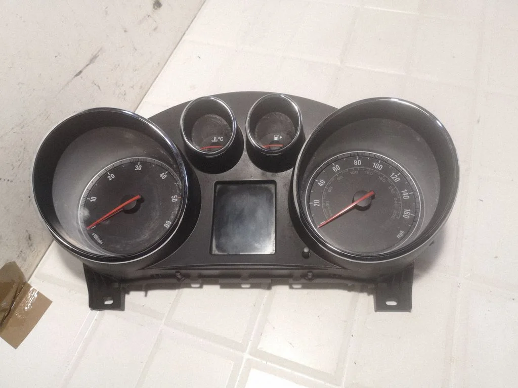 Speedometer (instrument cluster) – Opel Insignia A (2008-2017)