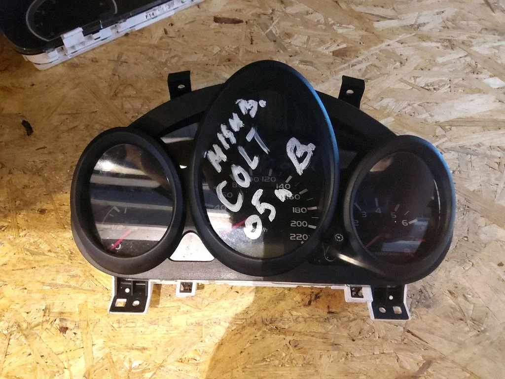 Speedometer (instrument cluster) MM0038007