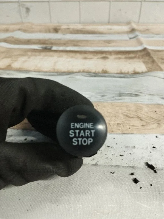 Mootori start-stopp-nupp 15A710
