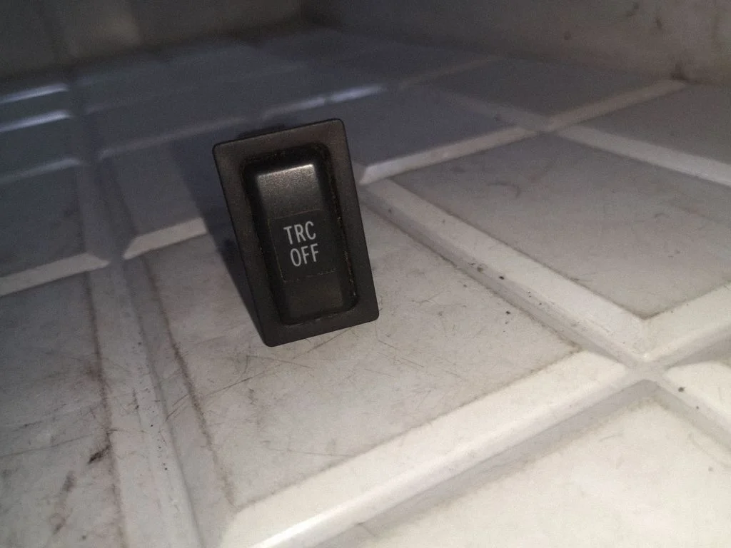 Veojõukontrolli (ASR) lüliti – Toyota Corolla Verso E121 (2004-2007)