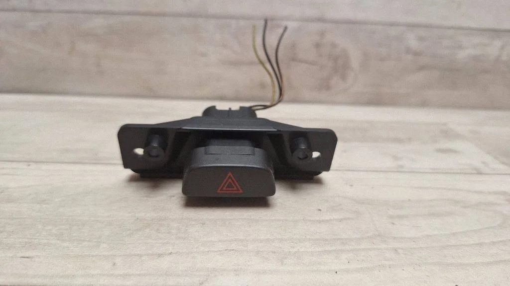 Hazard light switch – Ford Fiesta (2017-)