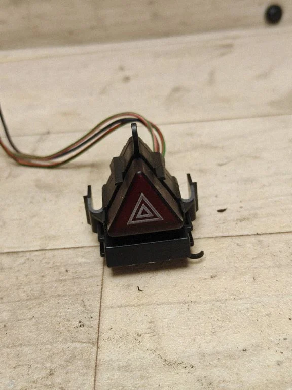 Hazard light switch – Mercedes-Benz A-Class W169 (2004-2012)