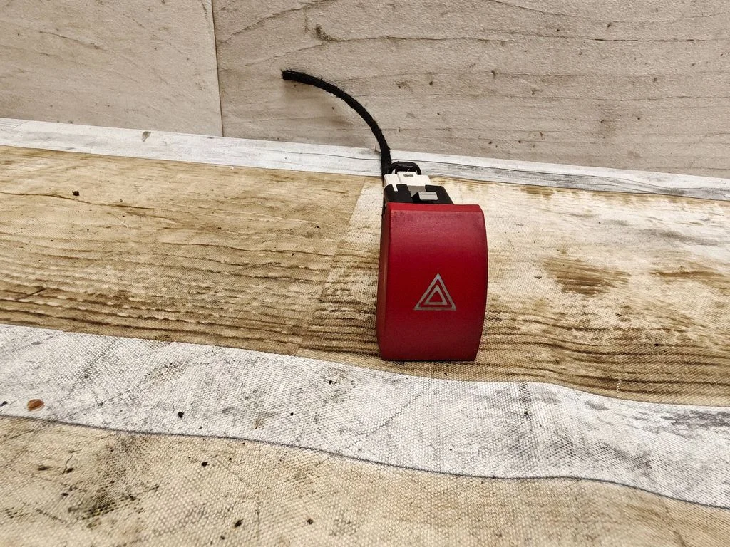Hazard light switch 1Z0953235A