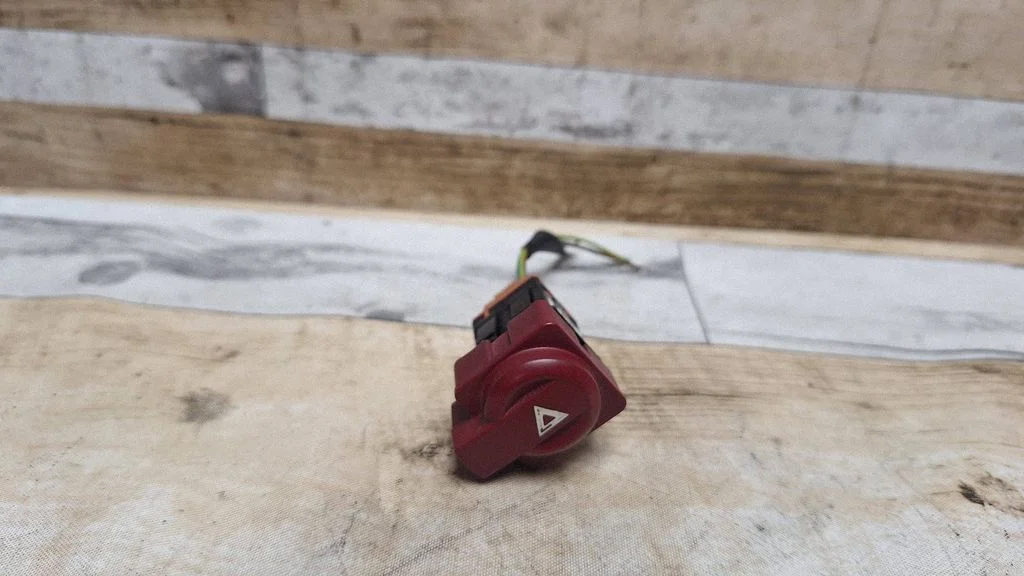Hazard light switch – Citroen C4 I (2004-2010)