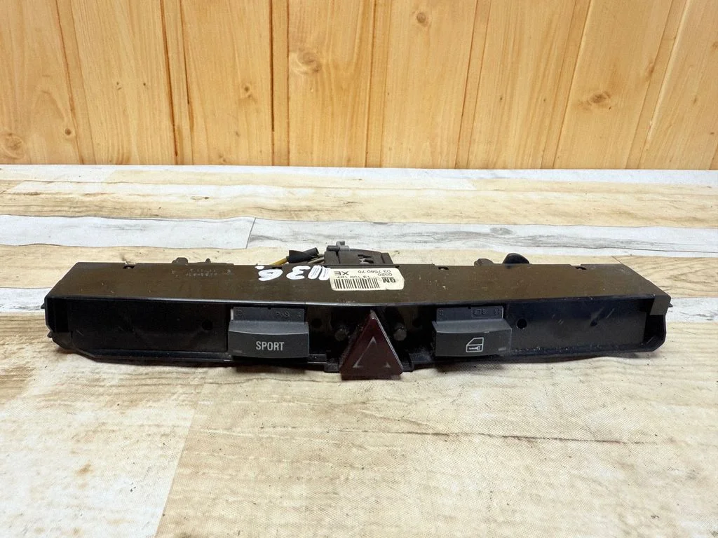 Hazard light switch – Opel Zafira B (2005-2014)