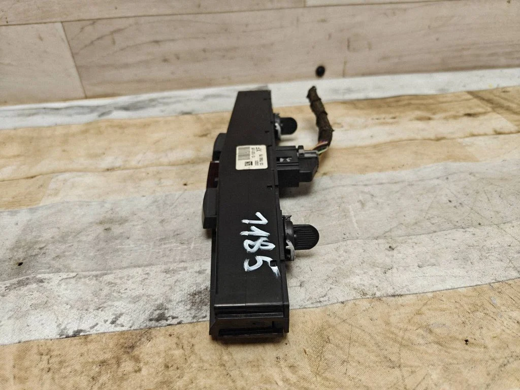 Hazard light switch 13100105