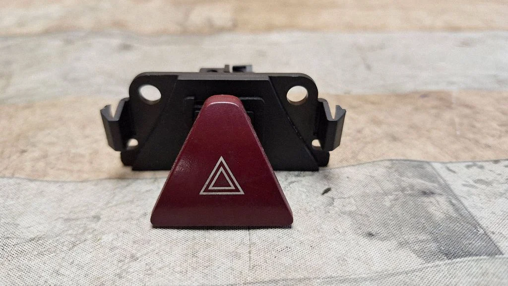 Hazard light switch 9643219577
