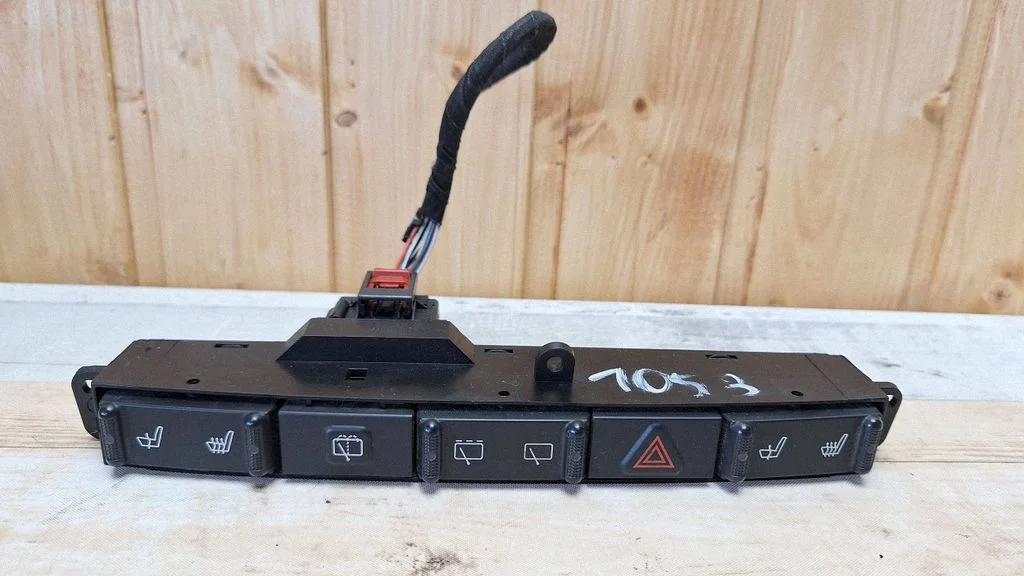 Hazard light switch – Chrysler Voyager (2004-2007)