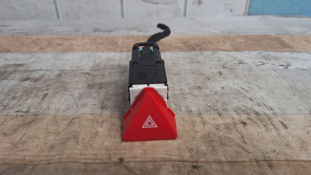 Hazard light switch 1T0953509