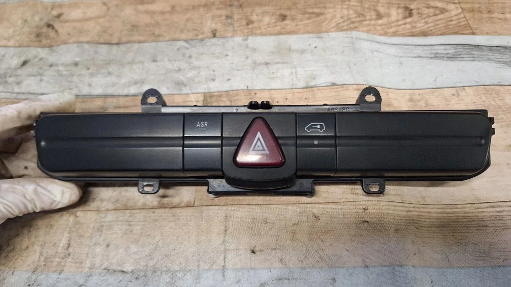 Hazard light switch 9065453907