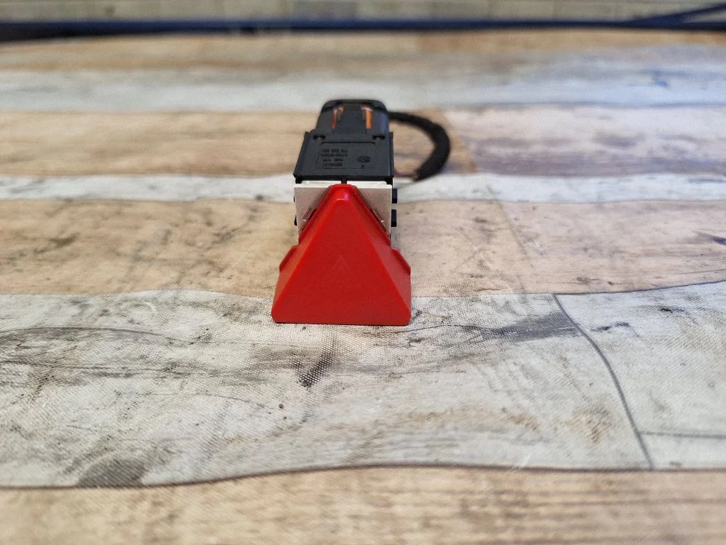 Hazard light switch 1T0953509