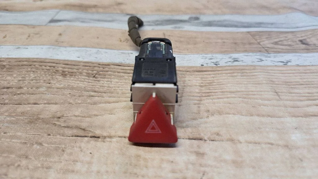 Hazard light switch – Volkswagen Passat B5.5 (2001-2005)