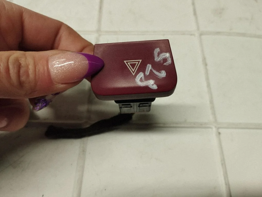 Hazard light switch – Citroen C4 I (2004-2010)