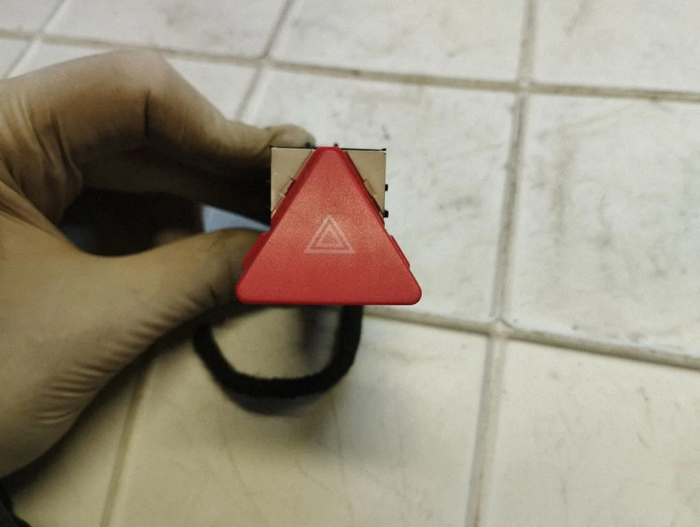 Hazard light switch 1T0953509