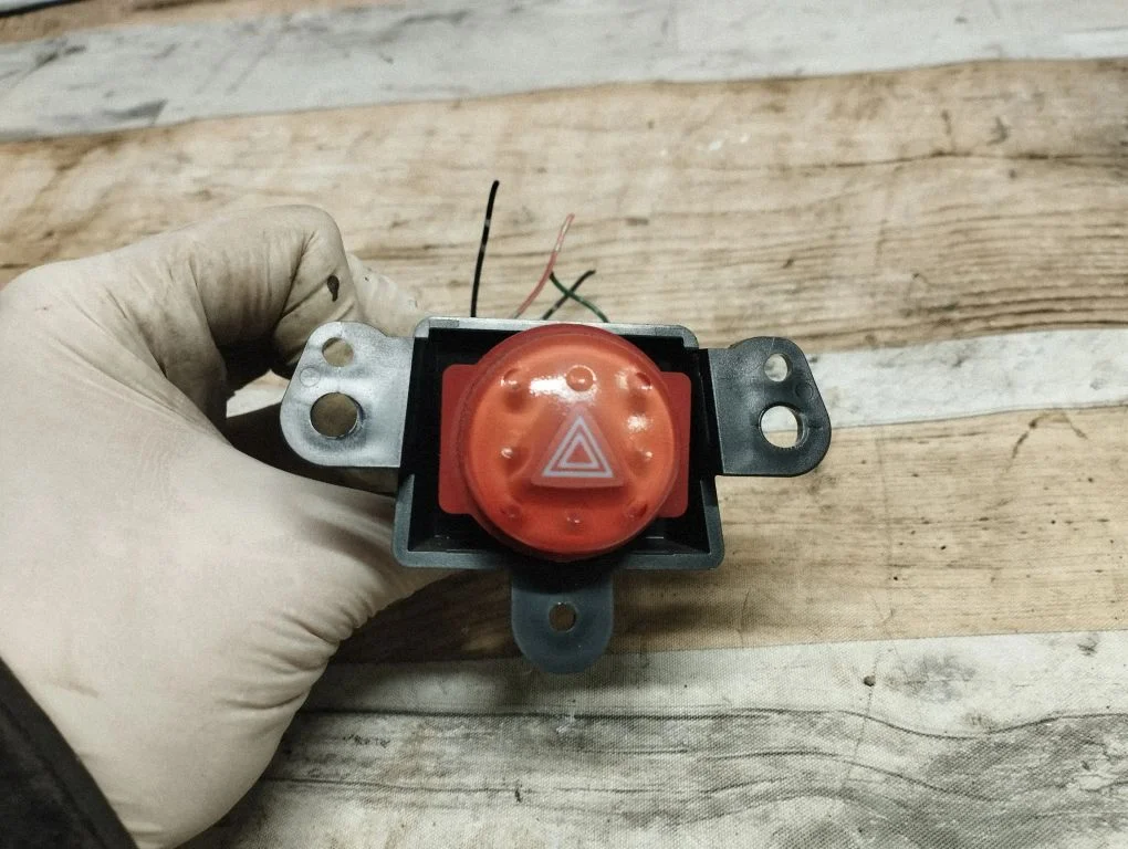 Hazard light switch 06016