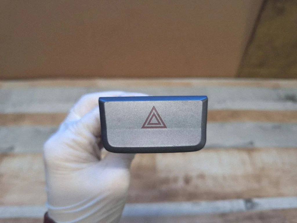 Hazard light switch 9379025000