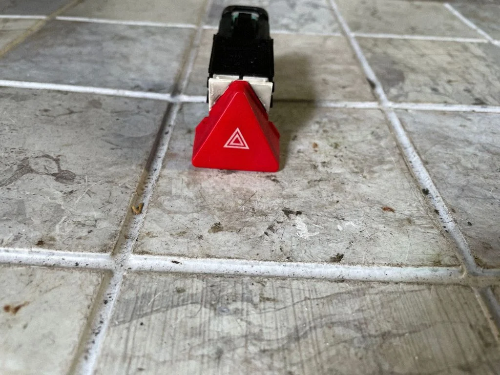 Hazard light switch 1T0953509
