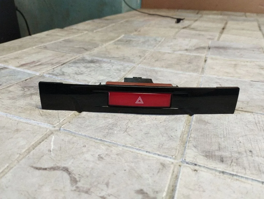 Hazard light switch M27745