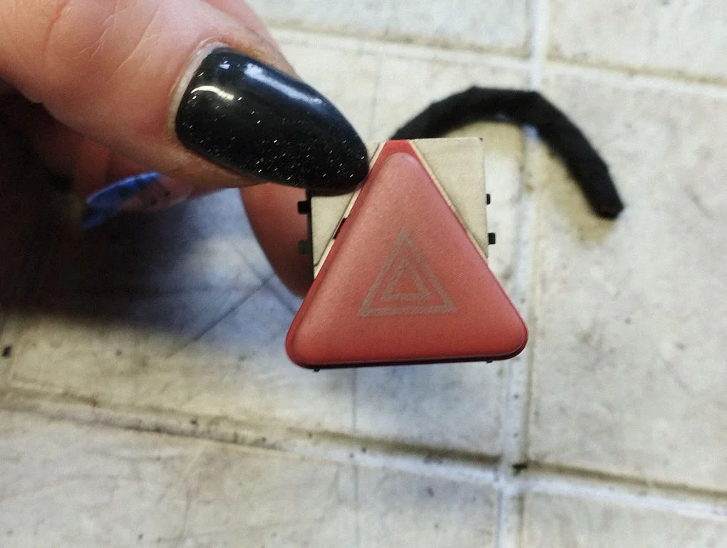 Hazard light switch – Skoda Fabia Mk1 (6Y) (1999-2007)