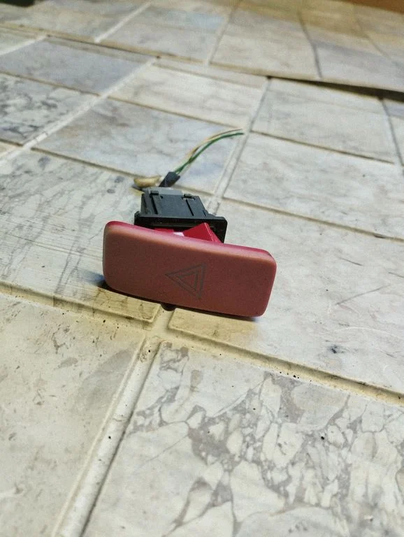 Hazard light switch 8433202130