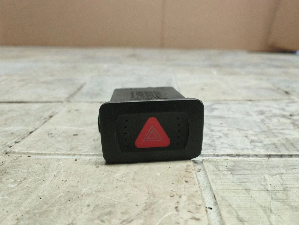 Hazard light switch 1J0953235A