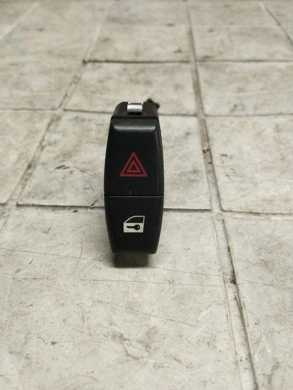 Hazard light switch 6131691950604