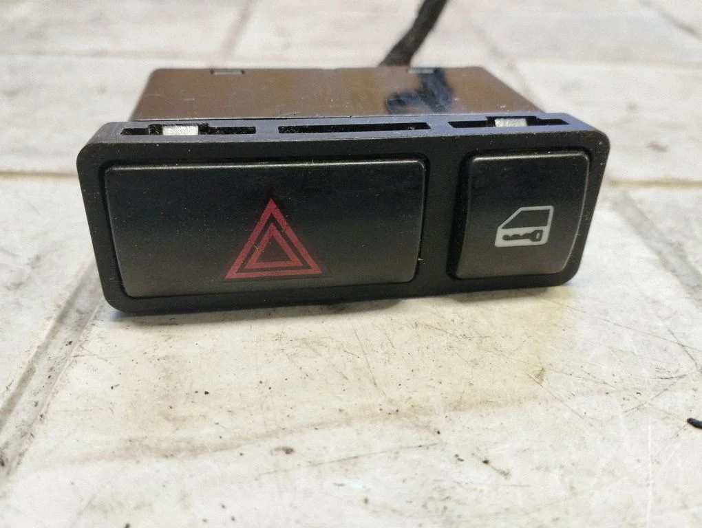 Hazard light switch 61318368920
