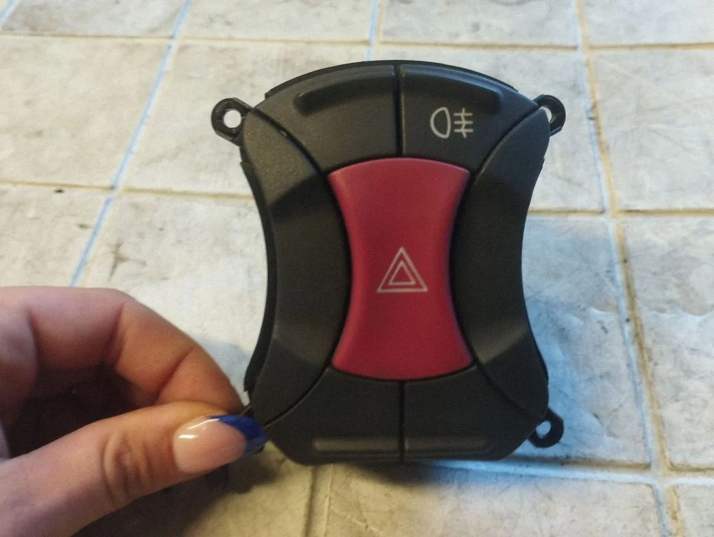 Hazard light switch 7354198610E