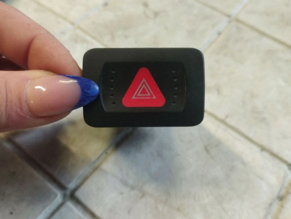 Hazard light switch 1J0953235A