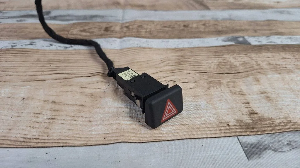 Hazard light switch 8E0941509