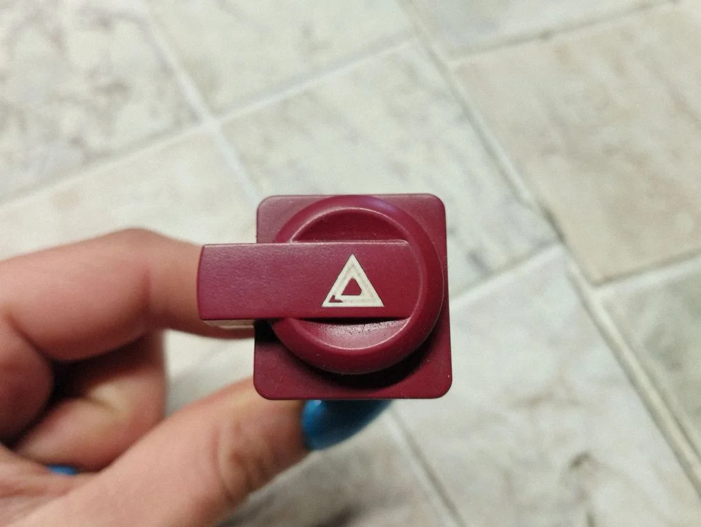 Hazard light switch – Citroen C4 I (2004-2010)