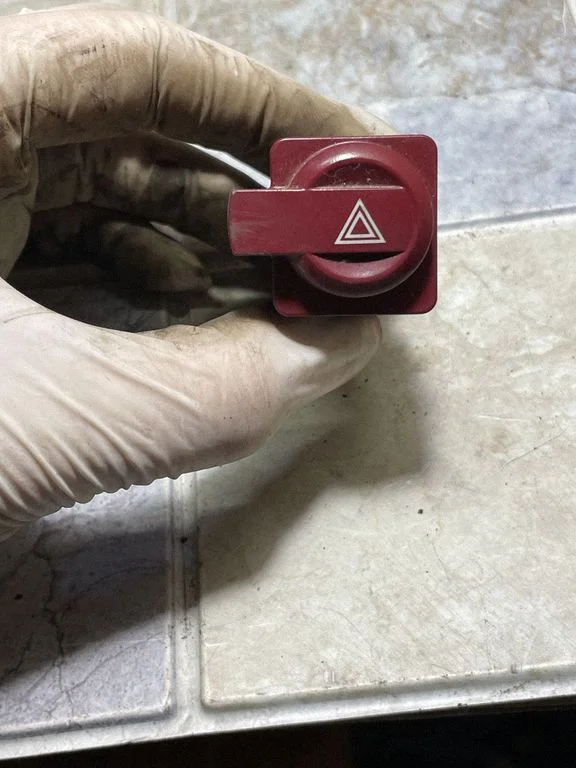 Hazard light switch – Citroen C4 I (2004-2010)