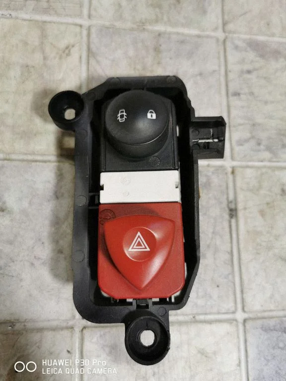 Hazard light switch – Renault Scenic II - Grand scenic II (2003-2006)