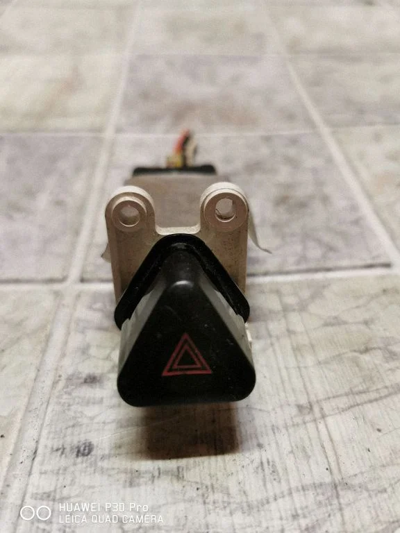 Hazard light switch 8K28