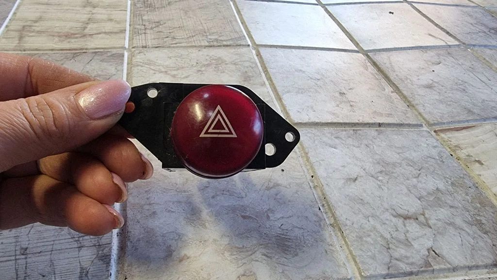 Hazard light switch MR962274