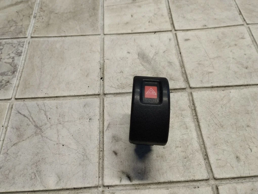 Hazard light switch 09131728